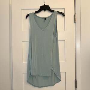 Yahada - Sleeveless V-Neck Top - Small - Green